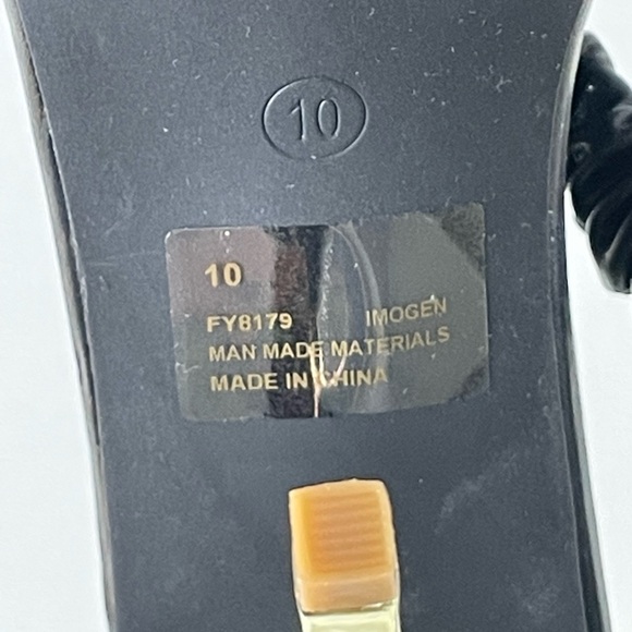 Chic Comfort: Size 10 Black and Gold Heels by Cape Robbi - Picture 6 of 6